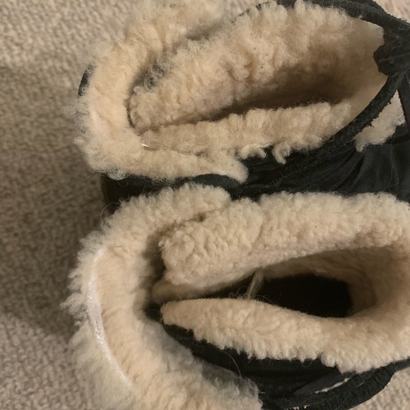 Ugg booties with tassels - Picture 8 of 8